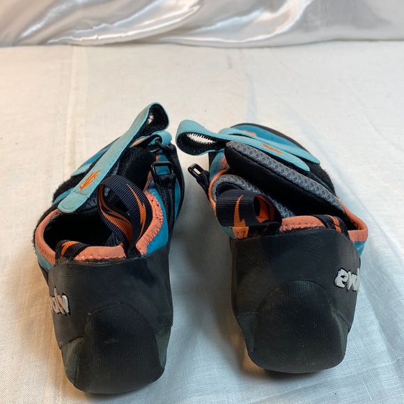 Evolv Electra Climbing Bouldering Shoes Black Blue Size 11 like new - Picture 2 of 5